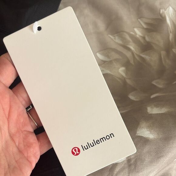 Lululemon swiftly tee 2.0 Black Short Sleeve Women's Tee size 4 NWT - Picture 3 of 4